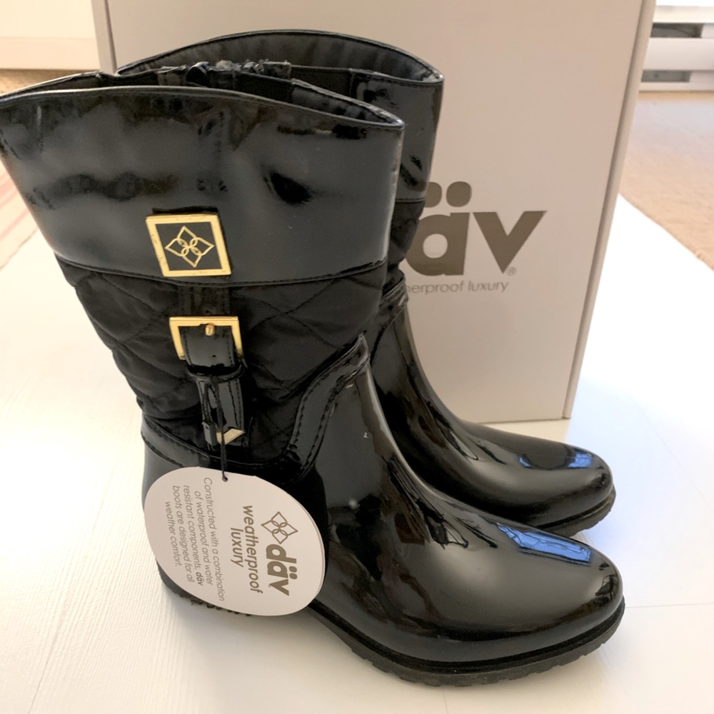 Worn once! Dav deluxe rain boots.